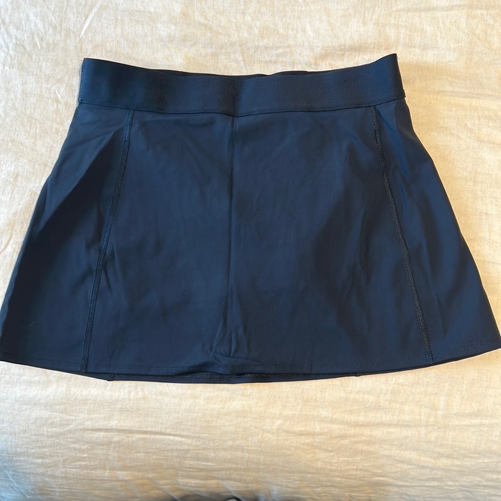 Aritzia TnAction Navy athletic skort size medium